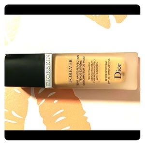 NWOB Discontinued Diorskin Forever Foundation 023